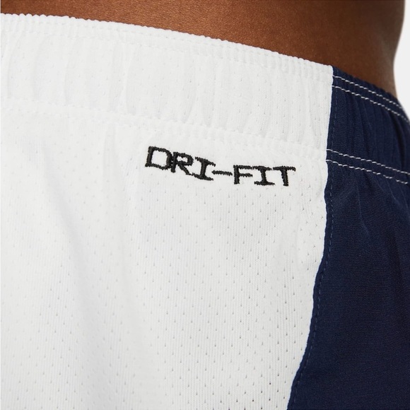 Large Nike Running Shorts - Picture 9 of 11